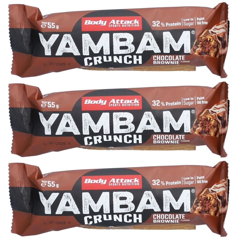 Drei Riegel Yambam Crunch Schokolade Brownie. Verpackung mit Markenlogo, 32% Protein, zuckerarm, ohne Palmöl. Gewicht: 55g.