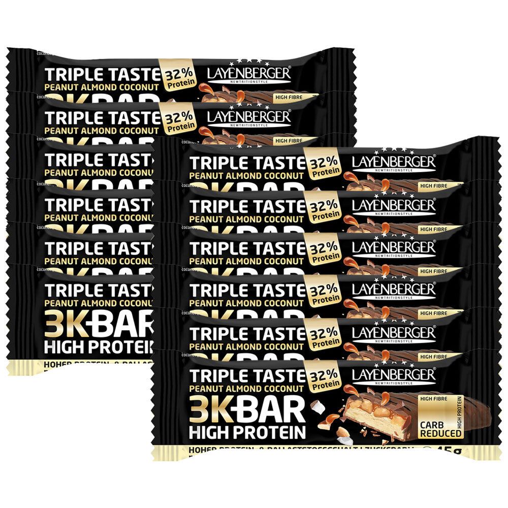 Mehrere Proteinriegel in schwarzer Verpackung. Aufdruck: Triple Taste, 32% Protein, Layenberger, 3K Bar, High Protein.