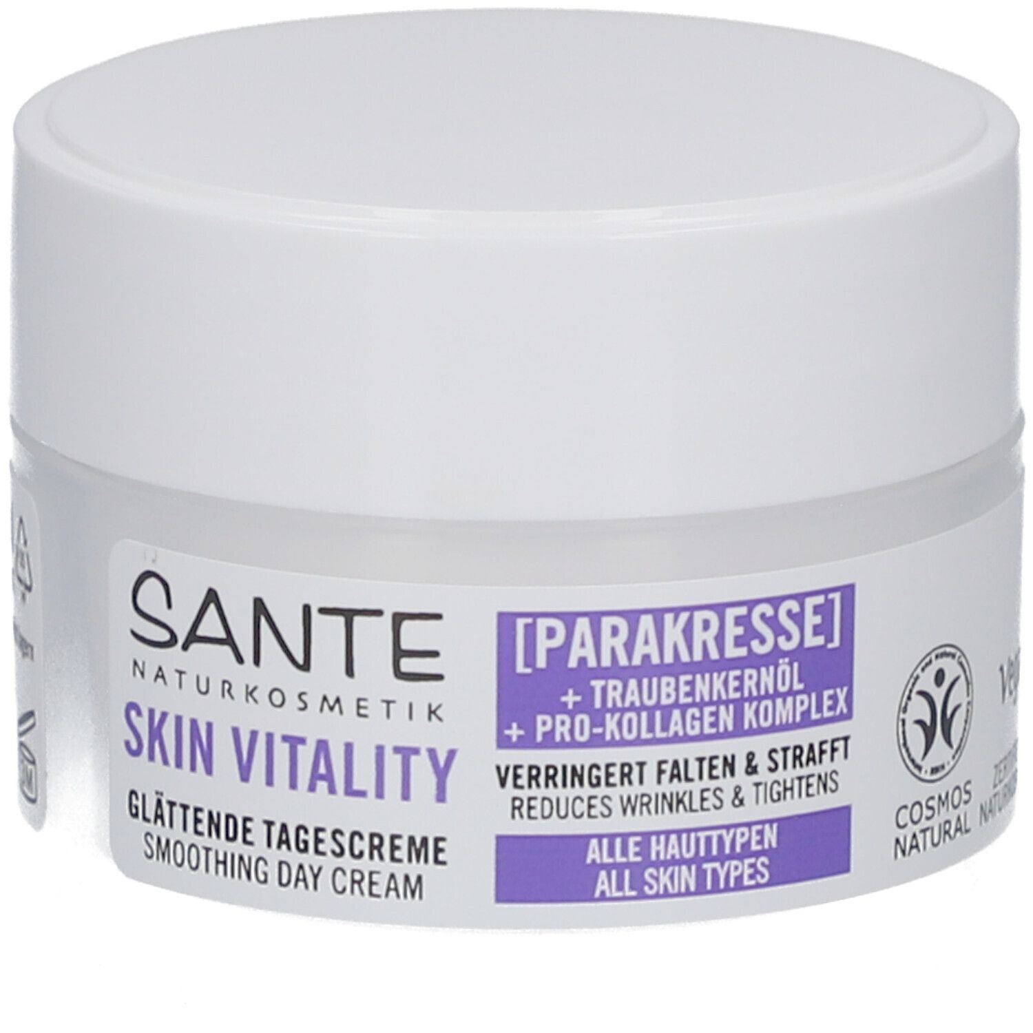 Creme-Tiegel mit weißem Deckel. Aufschrift: Sante Skin Vitality Glättende Tagescreme. Enthält Parakresse und Traubenkernöl. Cosmos Natural-Siegel.