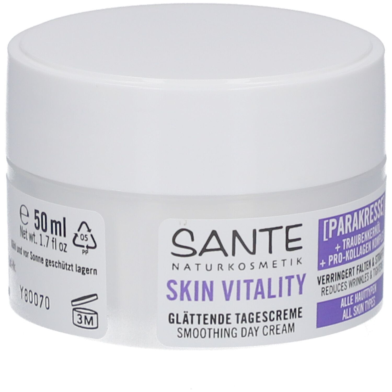 Creme-Tiegel mit weißem Deckel. Aufschrift: Sante Skin Vitality Glättende Tagescreme. Enthält Parakresse und Traubenkernöl. 50 ml.