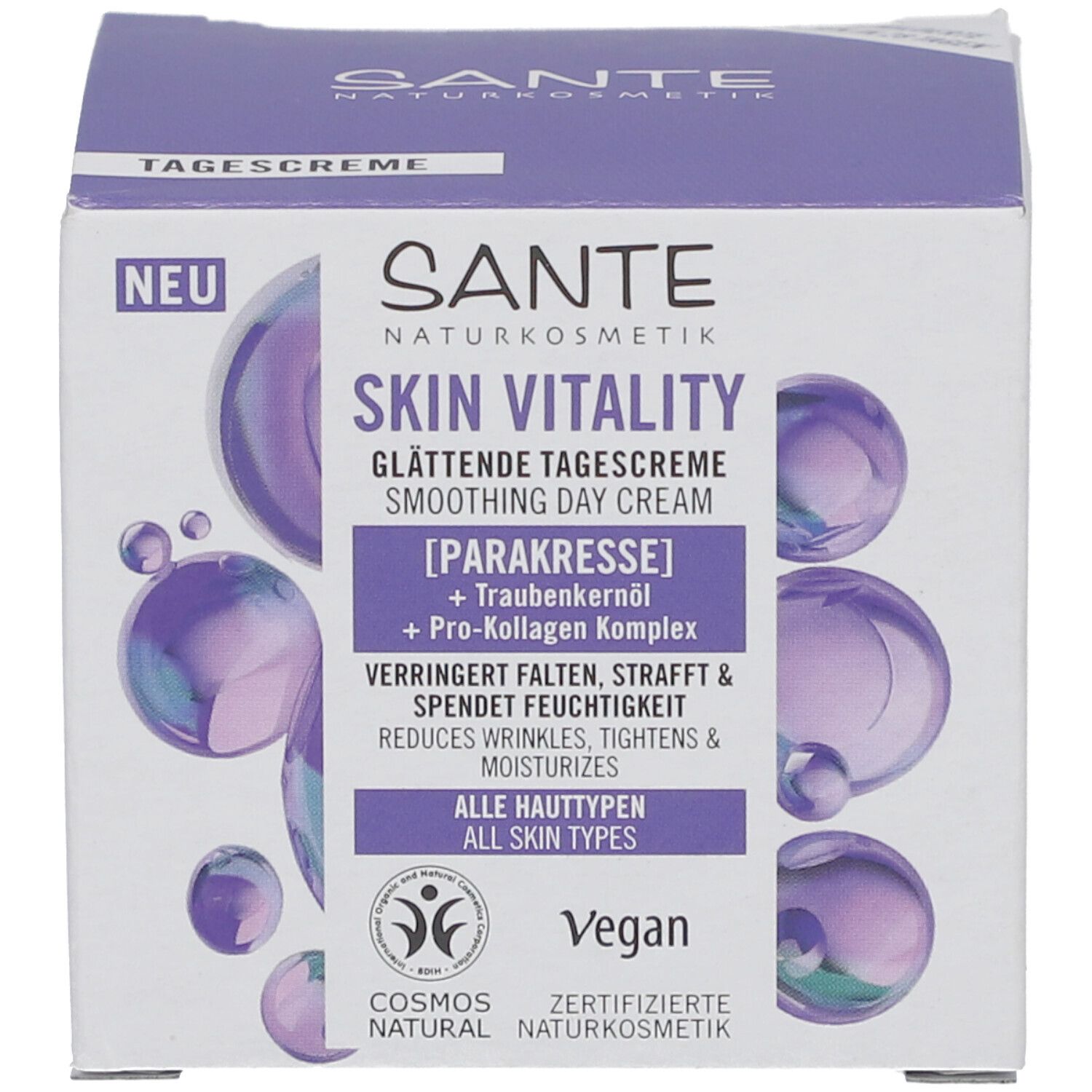 Produktverpackung. Aufschrift: Sante Skin Vitality Glättende Tagescreme. Enthält Parakresse und Traubenkernöl. Vegan. Cosmos Natural-Siegel.