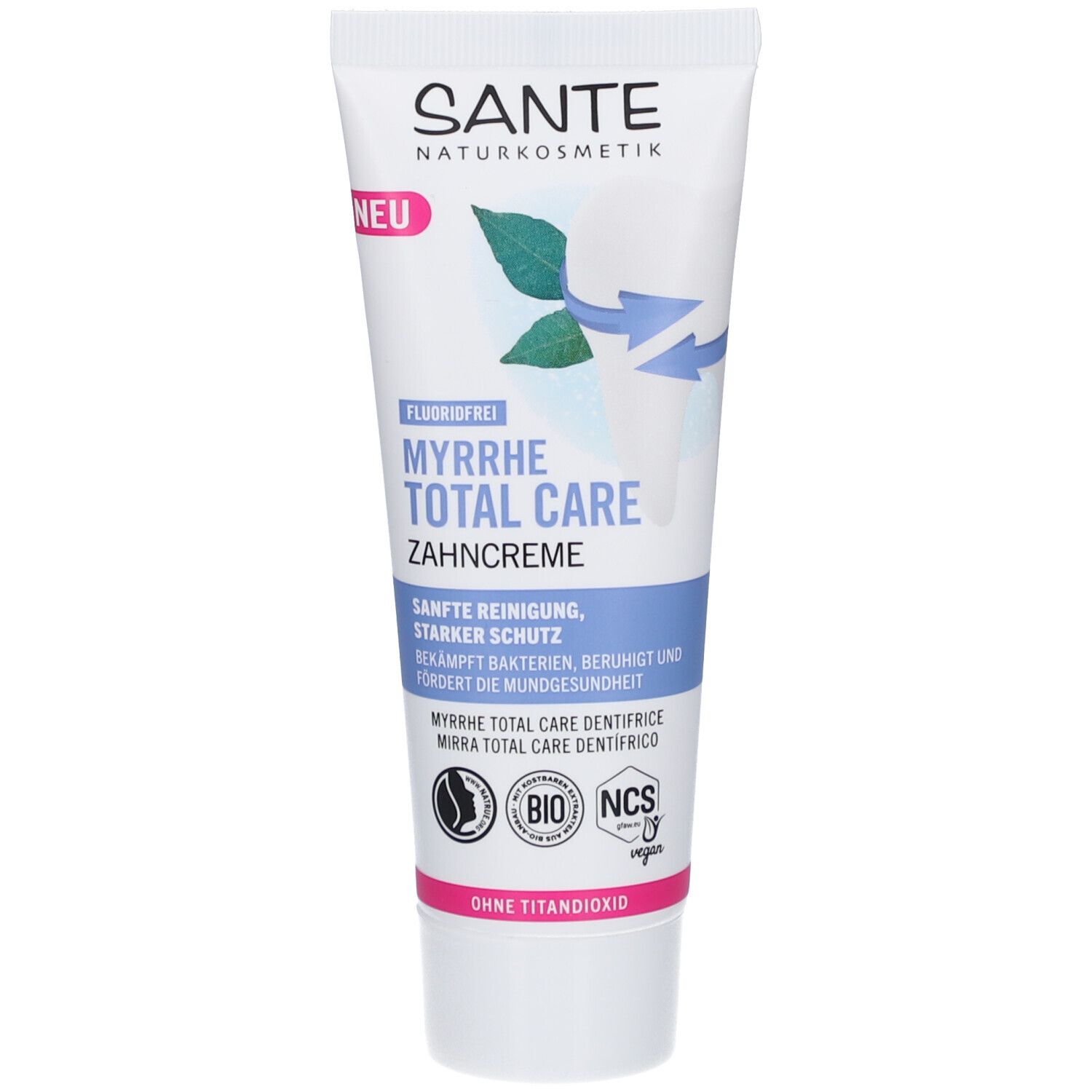 Zahncreme-Tube SANTE Myrrhe Total Care. Weiß, Schriftzug, grüne Blätter, blaue Pfeile. "NEU" und "Fluoridfrei".