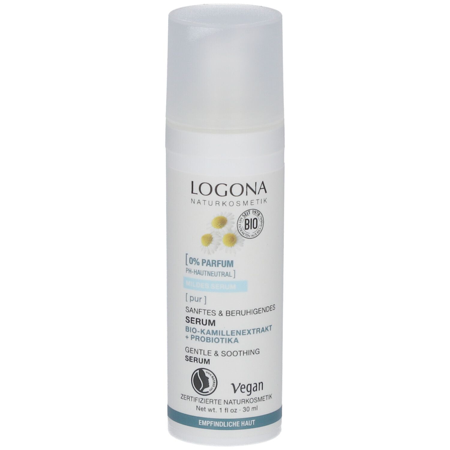 Weißes Serum mit Sprühkopf. Aufschrift: LOGONA, Bio-Kamillenextrakt, Probiotika, Vegan. Zertifiziert.