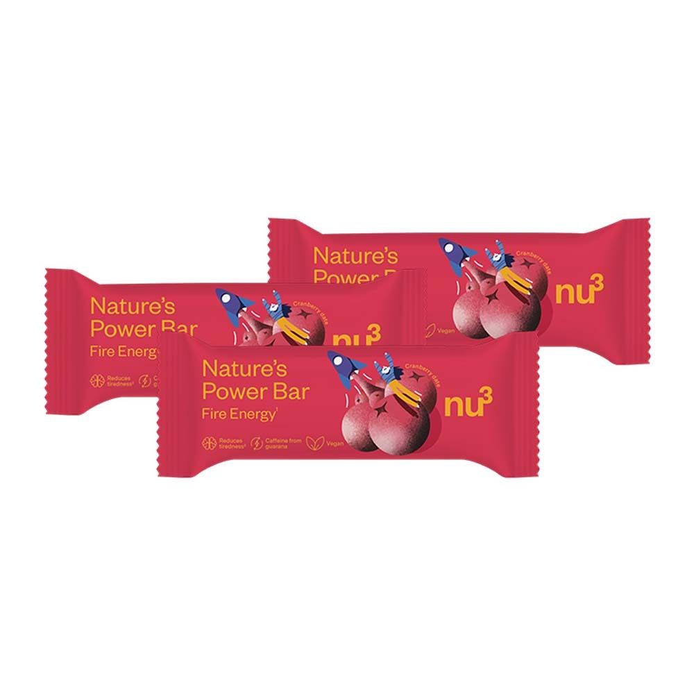 Mehrere rote Riegel mit der Aufschrift "Nature's Power Bar Fire Energy" und dem Logo "nu3".