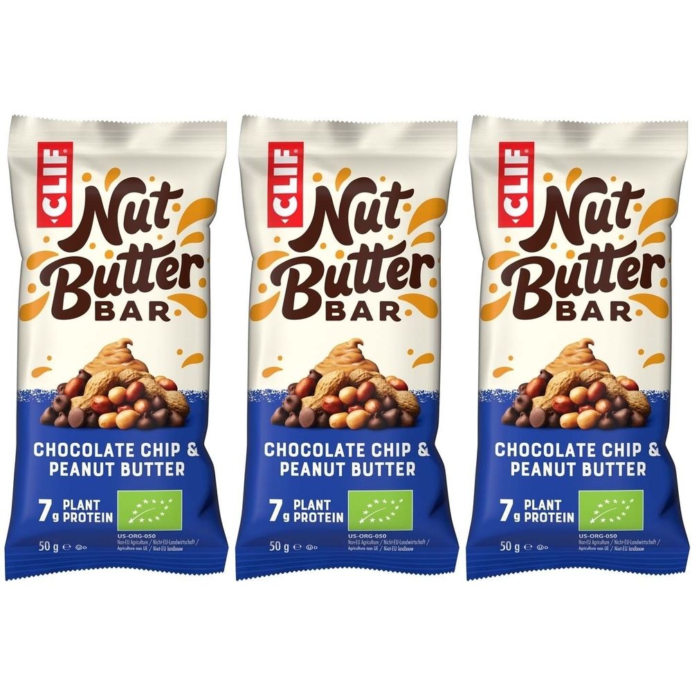 Drei verpackte Energieriegel. Aufschrift: CLIF Nut Butter Bar, Chocolate Chip & Peanut Butter. Mit 7g Protein und Bio-Siegel.