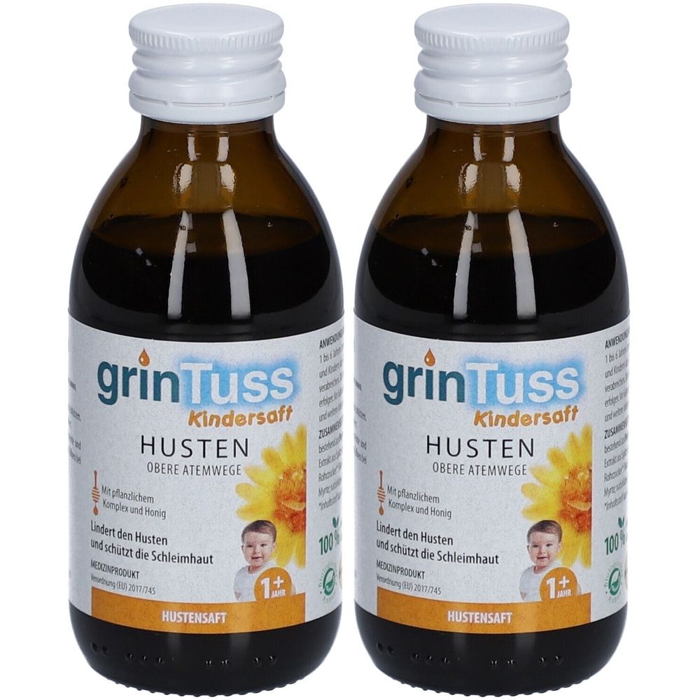 Zwei Flaschen Hustensaft. Braune Glasflaschen mit weißem Deckel. Aufschrift: grinTuss Kindersaft, Husten, obere Atemwege. Mit Kind-Illustration.