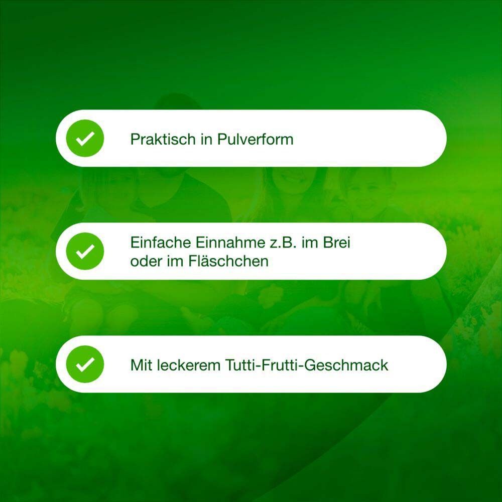 Drei Textfelder auf grünem Hintergrund. Text: Praktisch in Pulverform. Einfache Einnahme z.B. im Brei oder im Fläschchen. Mit leckerem Tutti-Frutti-Geschmack.