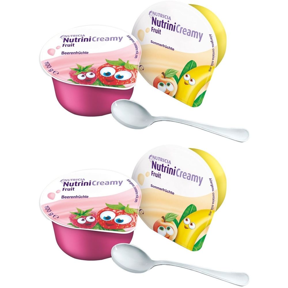 Zwei Becher mit Fruchtcreme und Löffel. Aufschrift: Nutrini Creamy Fruit. Abbildung von Erdbeeren und Früchten.