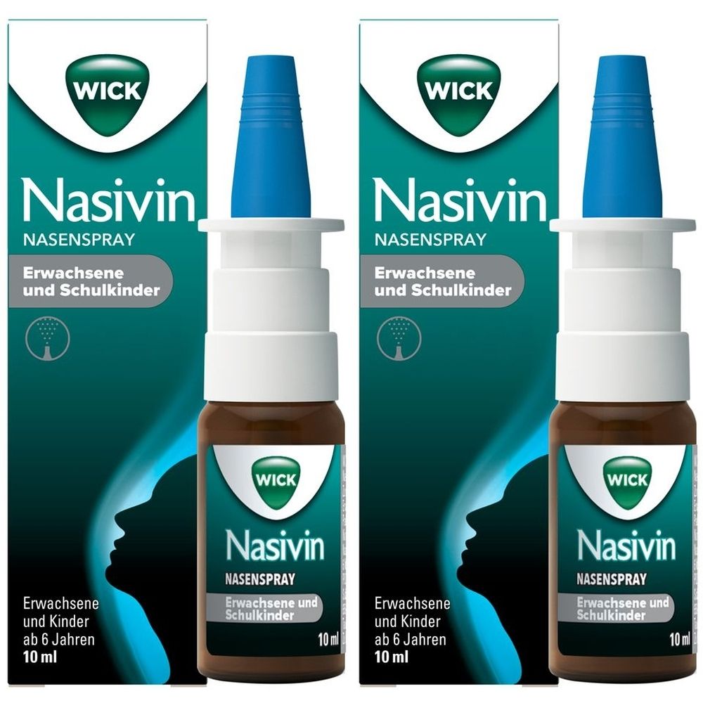 Nasenspray-Flaschen und Verpackungen. Aufschrift: WICK Nasivin Nasenspray für Erwachsene und Schulkinder. Blaue Sprühköpfe.