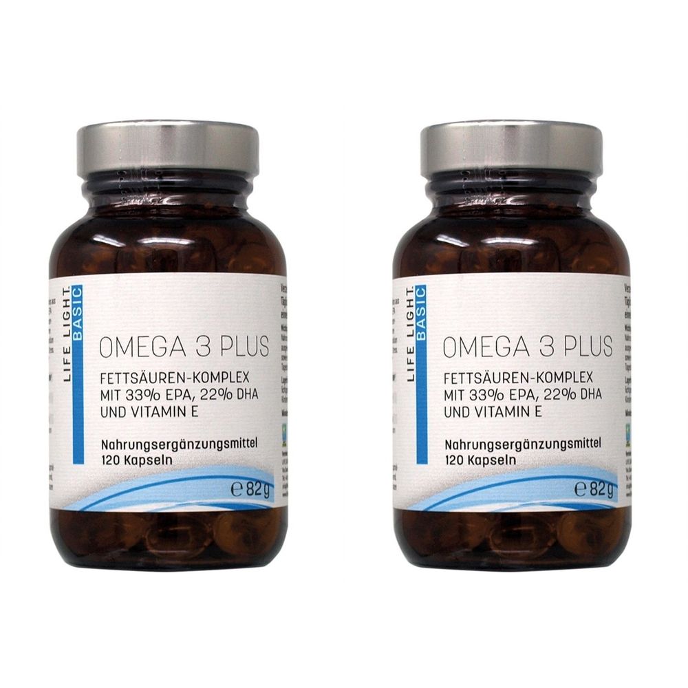 Zwei braune Glasflaschen mit silbernen Deckeln. Auf den Etiketten steht "OMEGA 3 PLUS" und "Nahrungsergänzungsmittel".