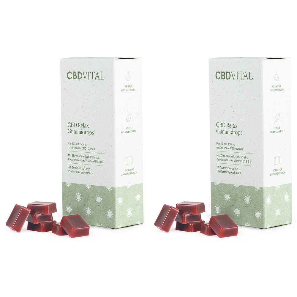 Zwei weiße Kartons mit CBDVITAL-Logo und Produktbezeichnung. Daneben rote Gummibärchen.