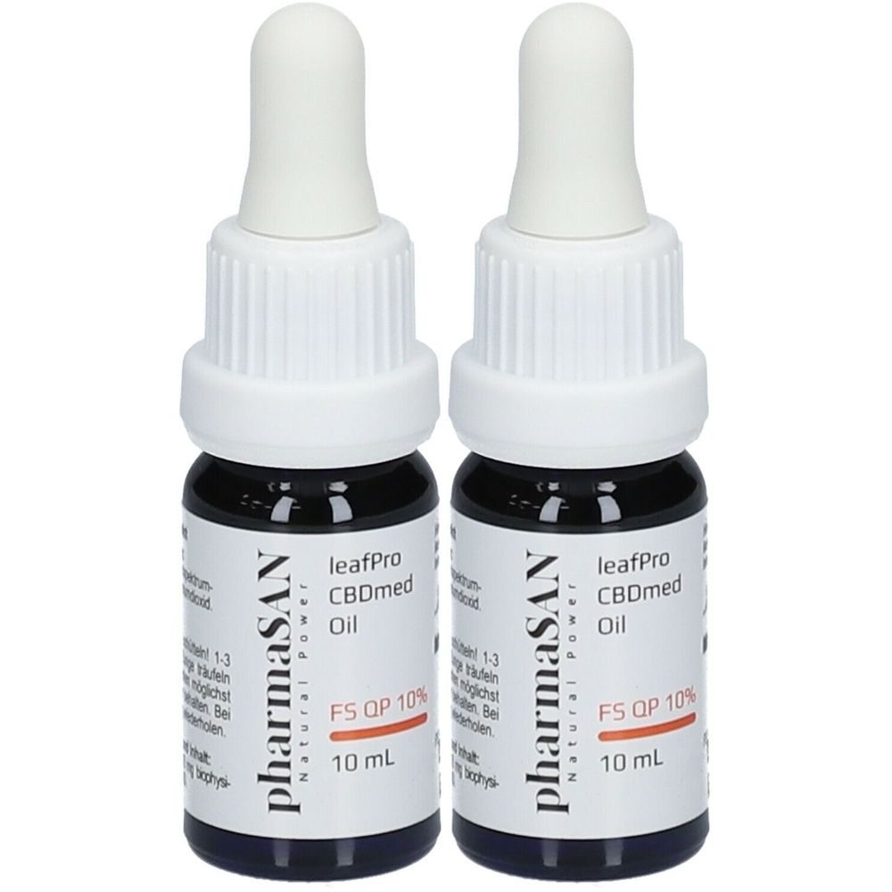 Zwei Flaschen leafPro CBDmed Oil 10 %. Tropfflaschen mit weißem Deckel und Pipette. Schwarzes Öl in Glasflaschen. Aufschrift: pharmaSAN, 10 ml.