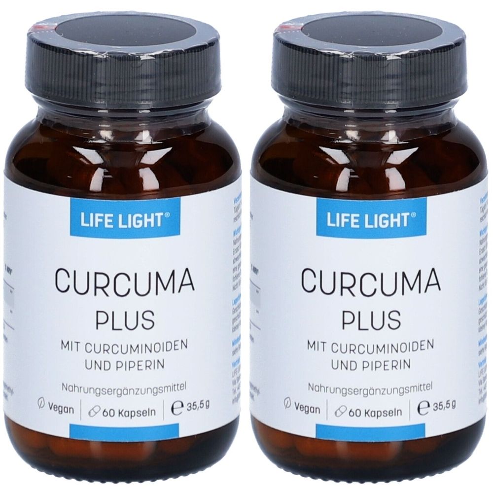 Zwei braune Glasflaschen mit schwarzen Deckeln. Auf den Etiketten steht "LIFE LIGHT", "CURCUMA PLUS" und weitere Informationen.