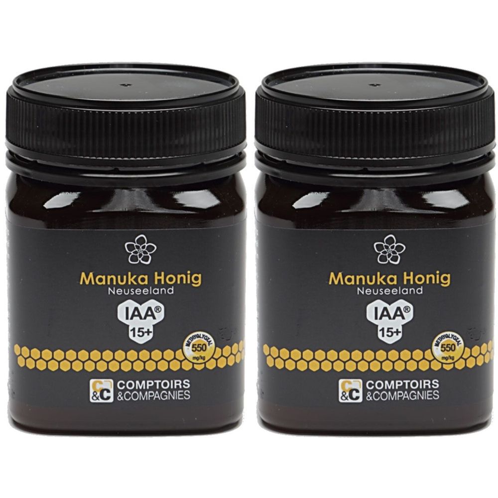 Zwei Gläser Manuka Honig mit schwarzem Deckel. Aufschrift: Manuka Honig, Neuseeland, IAA 15+, 550 MGO. Marke: COMPTOIRS & COMPAGNIES.