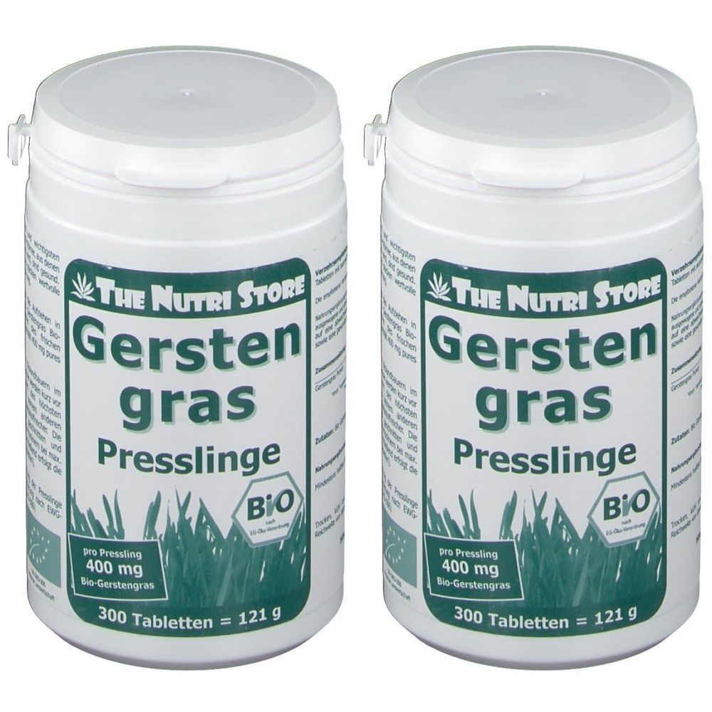 Zwei weiße Dosen mit Deckel. Aufschrift: Gerstengras Presslinge, BIO-Siegel. Marke: The Nutri Store. Enthält 300 Tabletten.