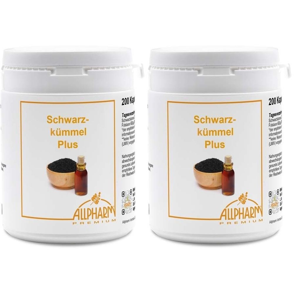 Zwei weiße Behälter mit Etikett. Aufschrift: Schwarzkümmel Plus. Logo: Allpharm Premium. Abbildung: Schwarzkümmel und Fläschchen.