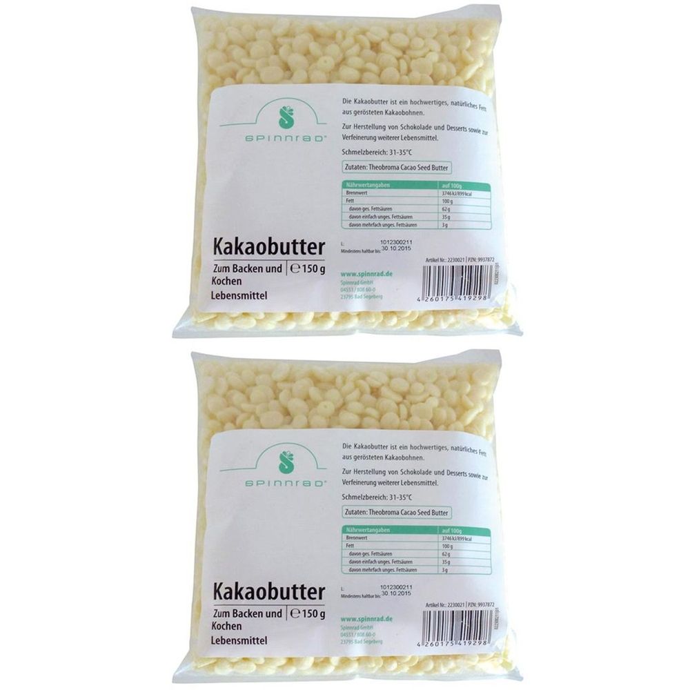 Zwei Beutel Kakaobutter. Aufschrift: Kakaobutter, Zum Backen und Kochen. Marke: Spinnrad®. Lebensmittel.