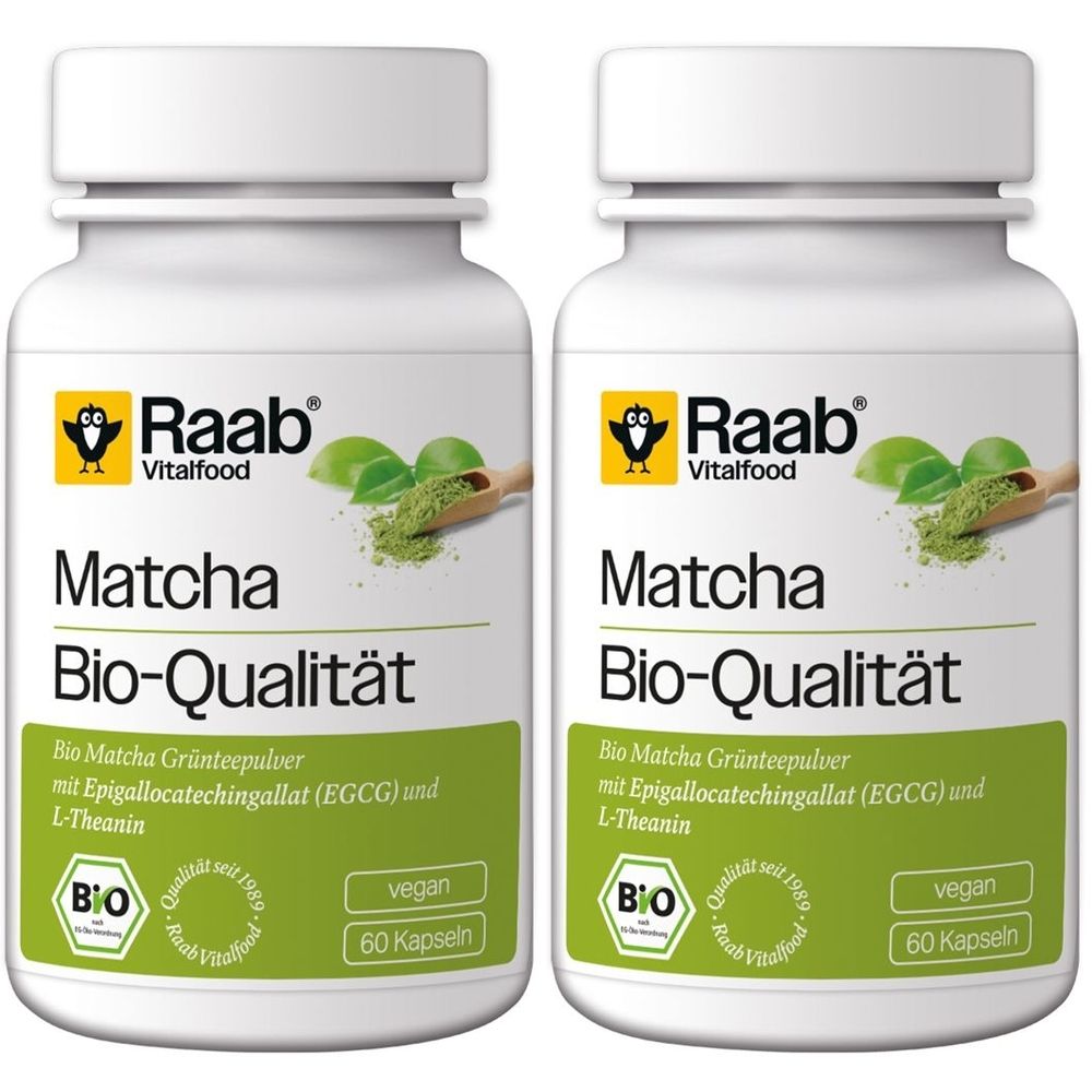 Zwei weiße Flaschen mit grünem Etikett. Aufschrift: Matcha Bio-Qualität, Raab Vitalfood. Enthält 60 Kapseln. Bio-Siegel.