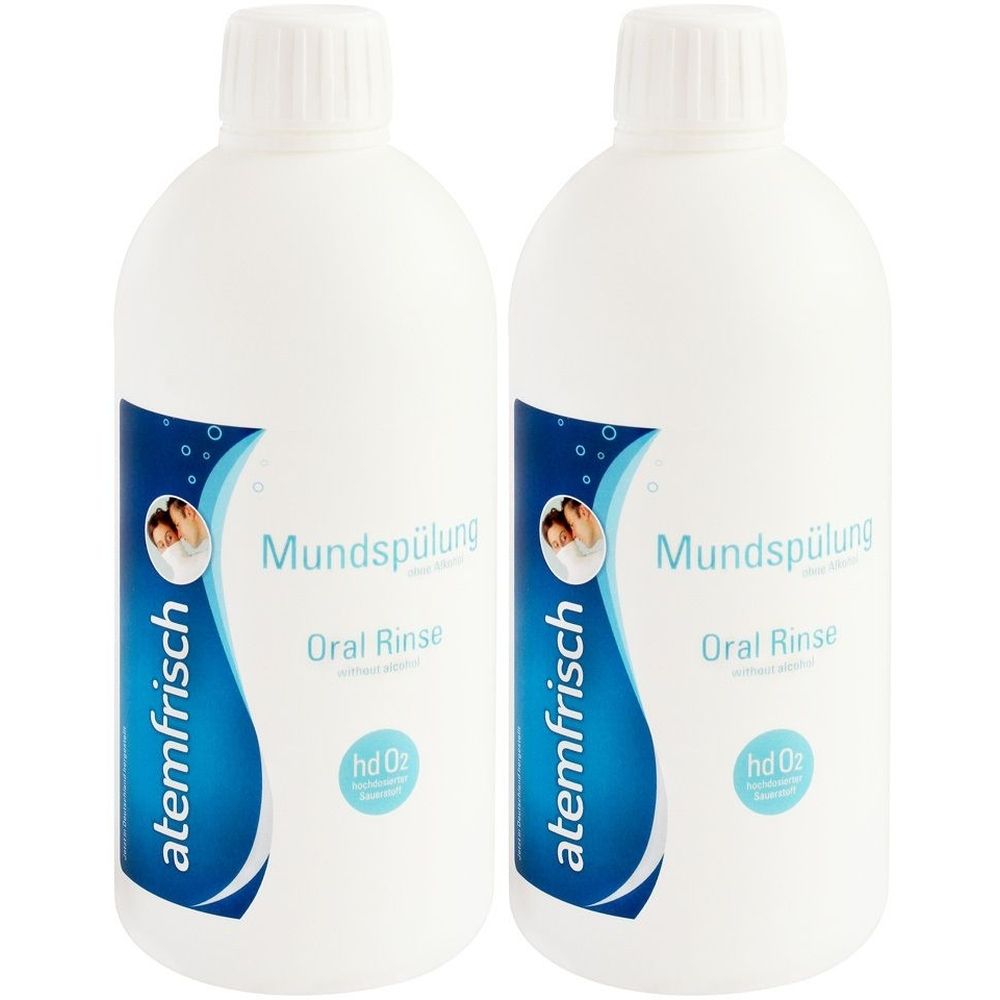 Zwei weiße Flaschen mit blauem Etikett. Aufschrift: Atemfrisch Mundspülung, Oral Rinse. Mit weißem Schraubverschluss.