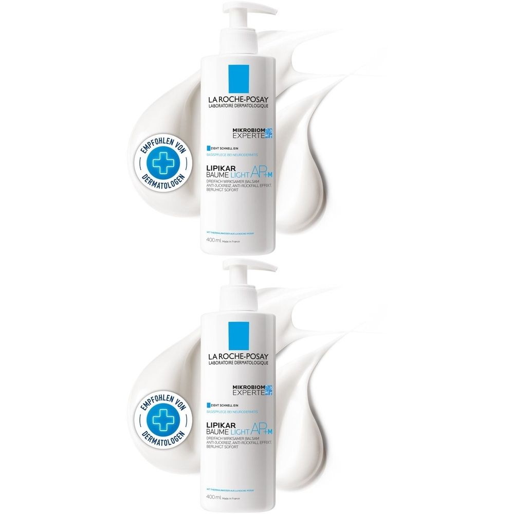 Zwei Flaschen La Roche-Posay Lipikar Baume Light AP+M Lotion mit Spender. Auf weißem Hintergrund mit Creme-Effekt und Dermatologen-Logo.