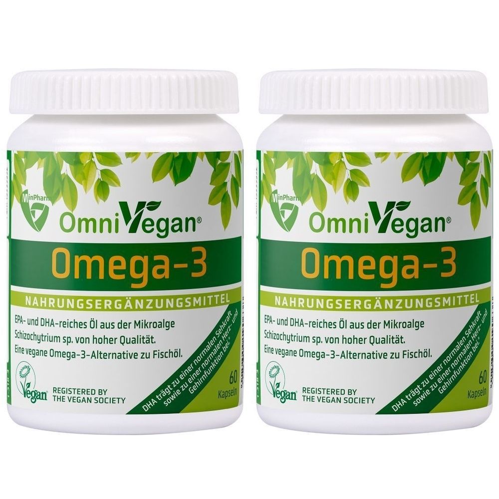 Zwei weiße Flaschen mit grünen Etiketten. Aufschrift: OmniVegan Omega-3, Nahrungsergänzungsmittel. Vegan Society Logo. 60 Kapseln.