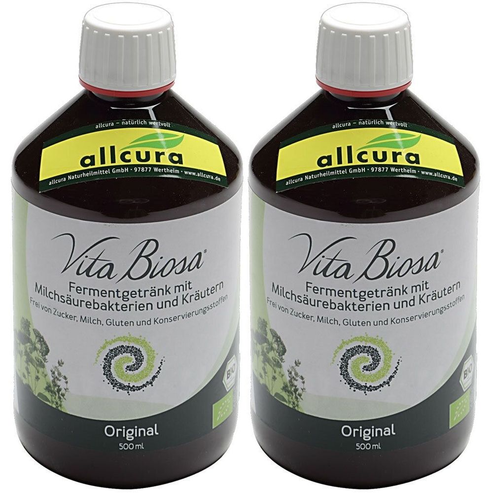 Zwei Flaschen Vita Biosa. Aufschrift: allcura, Vita Biosa, Fermentgetränk mit Milchsäurebakterien und Kräutern. Original. 500ml.