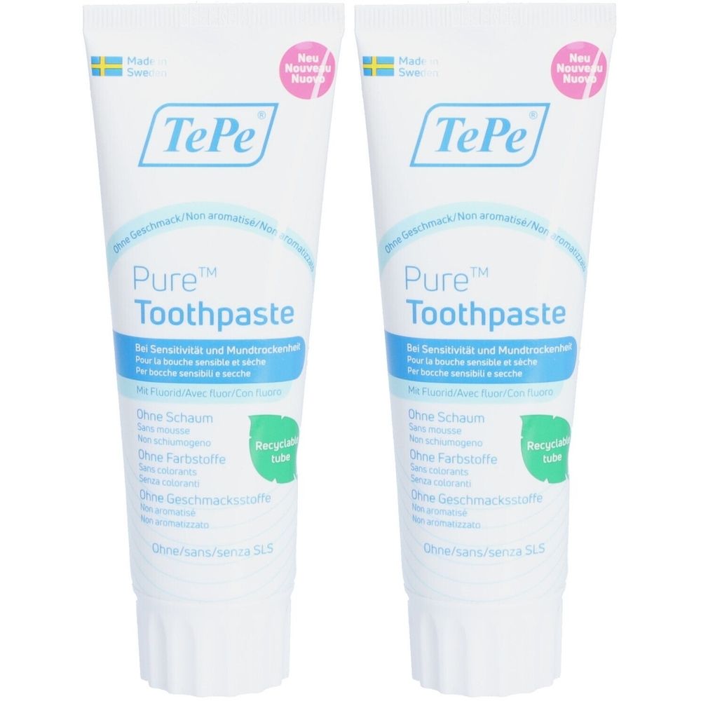 Zwei weiße Zahnpasta-Tuben mit blauem Schriftzug. Aufschrift: TePe Pure Toothpaste. Mit schwedischem Flaggen-Logo und „Neu“.