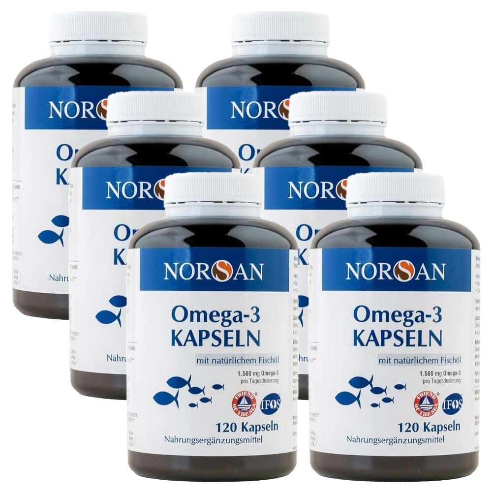 Sechs Flaschen NORSAN Omega-3 Kapseln. Blaue Etiketten mit weißer Schrift. Jede Flasche enthält 120 Kapseln. Mit Fisch-Symbolen und IFOS-Zertifizierung.