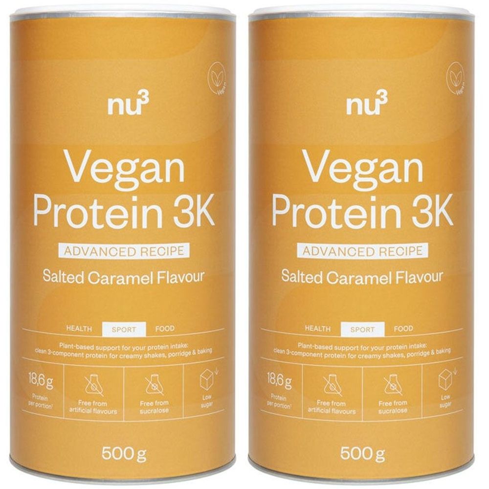 Zwei Dosen nu3 Vegan Protein 3K, Salted Caramel Flavour. Aufschrift: Vegan Protein 3K, Advanced Recipe, 500g. Frei von Zucker, künstlichen Aromen.