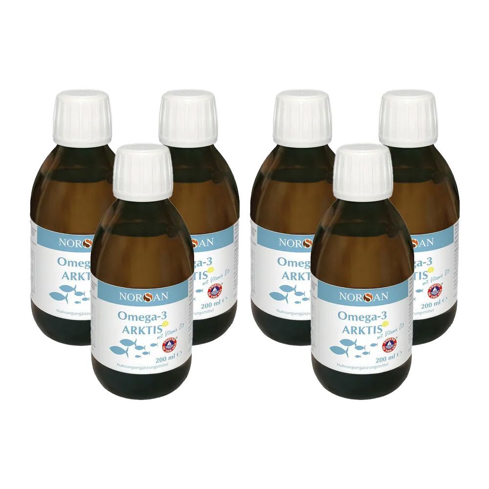 Sechs braune Flaschen mit weißen Deckeln. Etiketten mit Text: NORSAN Omega-3 ARKTIS. Fisch-Logo. 200 ml.