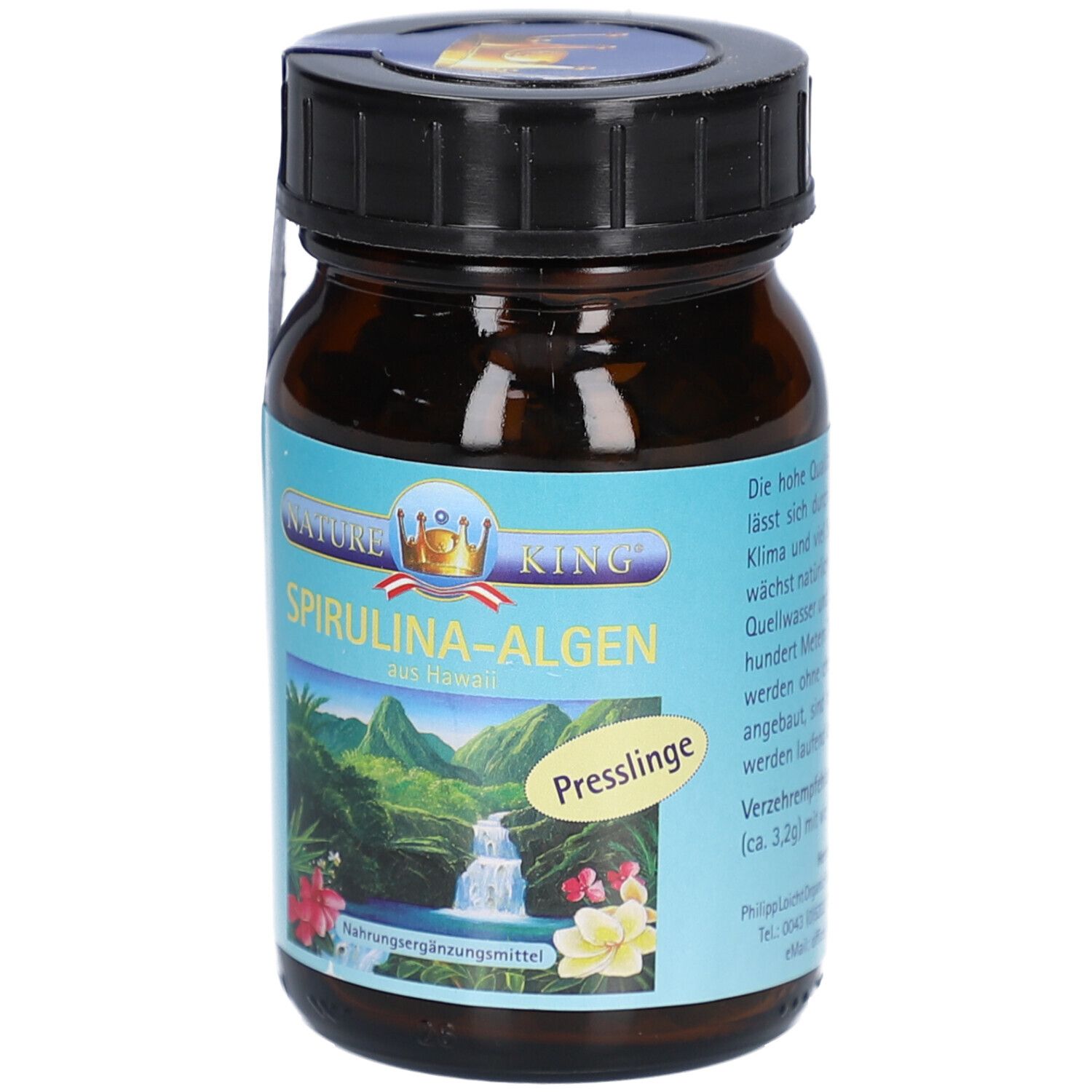 Braune Glasflasche mit schwarzem Deckel. Etikett mit Produktname und hawaiianischer Landschaft. Aufschrift: Spirulina-Algen.