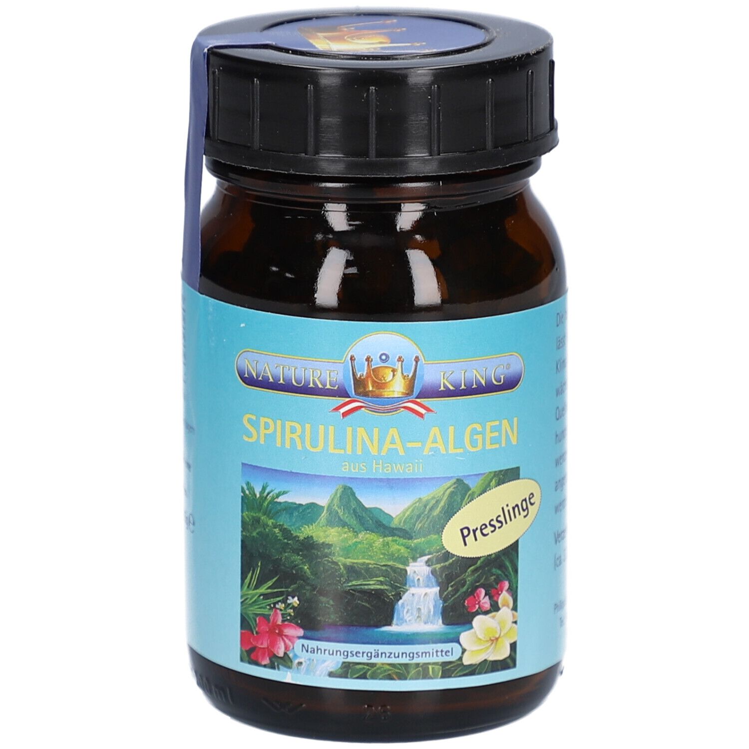 Braune Glasflasche mit schwarzem Deckel. Etikett mit Produktname und hawaiianischer Landschaft. Aufschrift: Spirulina-Algen.