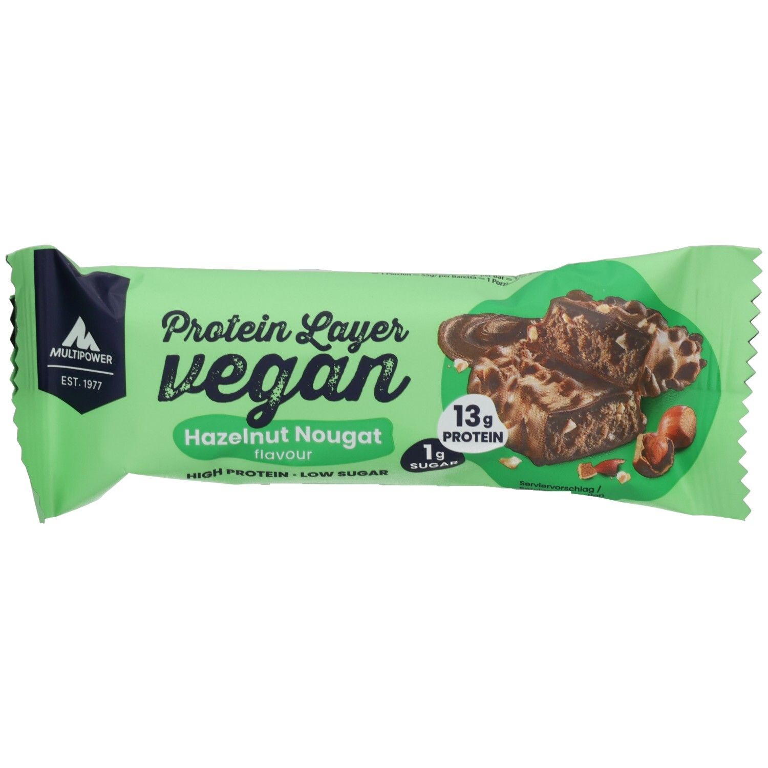 Grünes Proteinriegel-Paket. Aufschrift: Protein Layer vegan, Hazelnut Nougat. Enthält 13g Protein und 1g Zucker. Marke: Multipower.