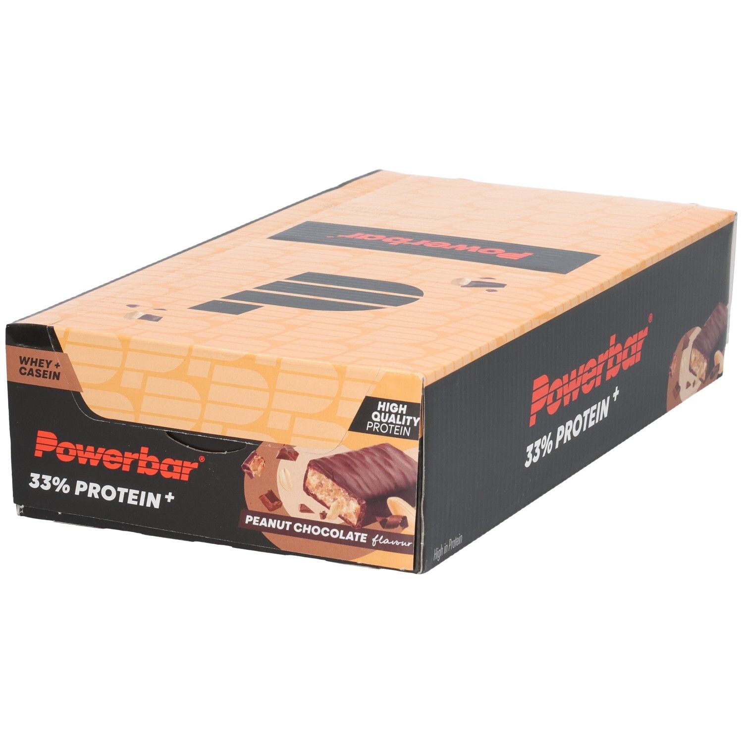Karton mit Proteinriegeln. Aufschrift: Powerbar 33% Protein+. Abbildung eines Riegels mit Erdnuss-Schokoladen-Geschmack.