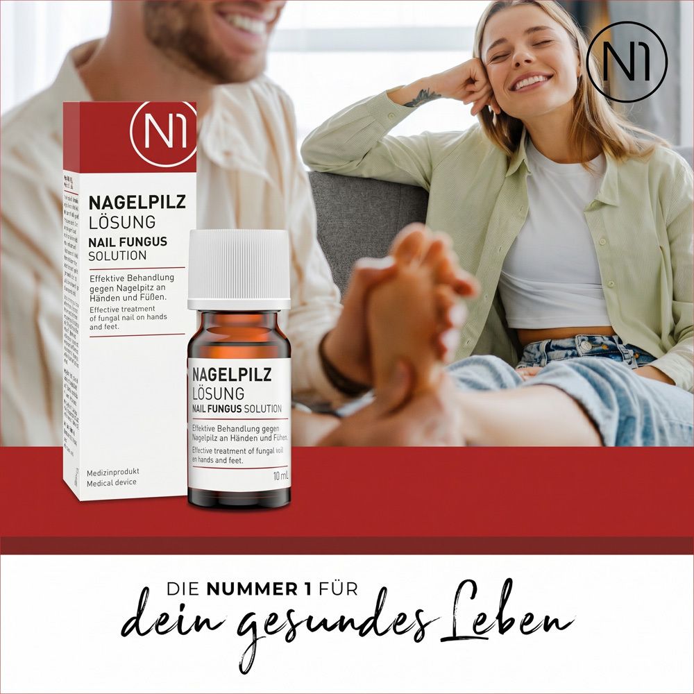 Paar mit N1 Nagelpilz Lösung. Mann massiert Füße einer Frau. Für ein gesundes Leben.