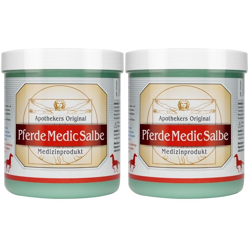 Zwei grüne Tiegel mit weißem Deckel. Auf den Etiketten steht "Apothekers Original PferdeMedicSalbe". Roter Schriftzug auf beigem Hintergrund.
