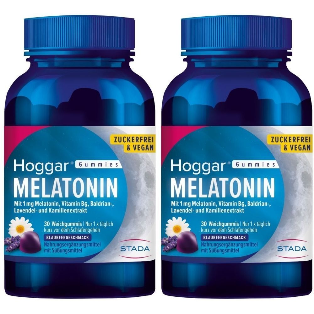 Zwei blaue Flaschen Hoggar® Melatonin Gummies. Aufschrift: Melatonin, Vitamin B6, Baldrian-, Lavendel- und Kamillenextrakt. Zuckerfrei & vegan.
