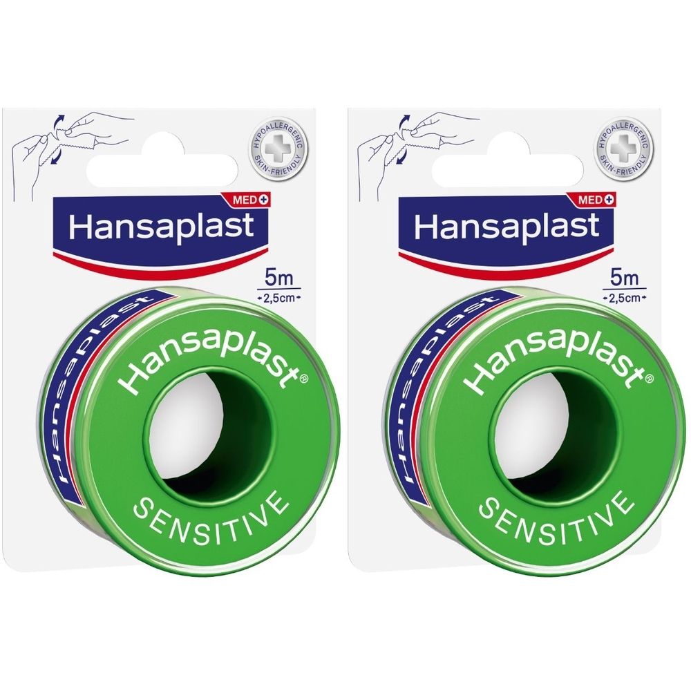 Zwei Rollen grünes Fixierpflaster. Verpackung mit Hansaplast-Logo, 5m x 2,5cm. Aufschrift: Sensitive.