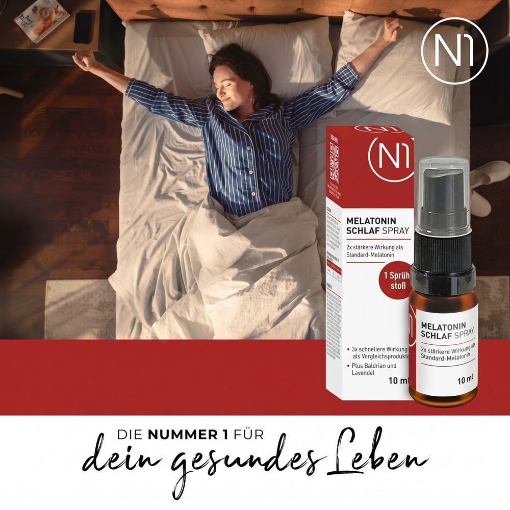 Frau streckt sich nach dem Aufwachen. N1 Melatonin Spray und Karton.
