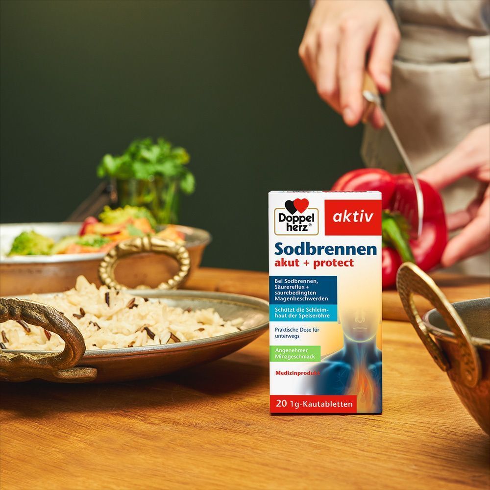 Packung Doppelherz Sodbrennen akut + protect Kautabletten (20 Stück) neben einer Mahlzeit.