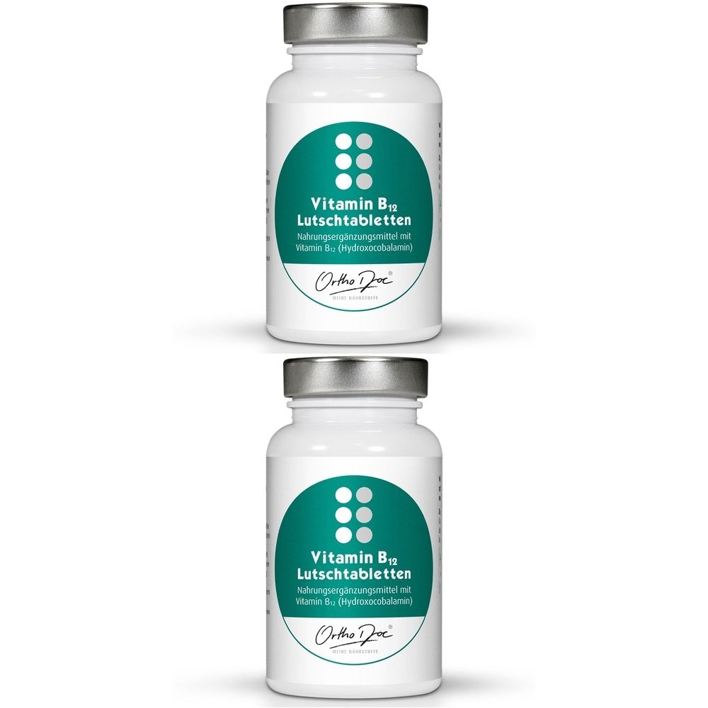 Zwei weiße Flaschen mit silbernen Deckeln. Auf jeder Flasche ein grünes Etikett mit Text: Vitamin B12 Lutschtabletten und Logo.