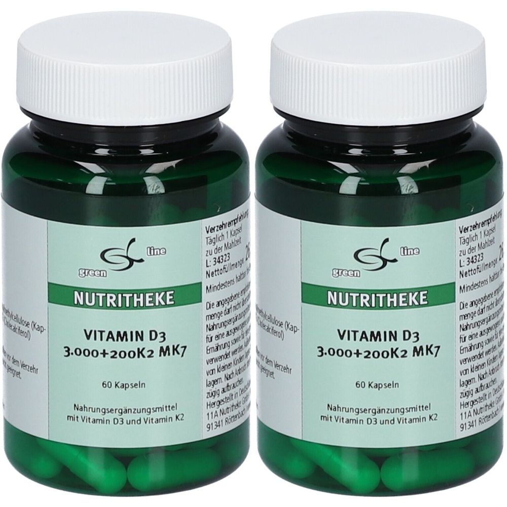 Zwei grüne Flaschen mit weißen Deckeln. Auf den Etiketten steht: green line NUTRITHEKE Vitamin D3 3.000+200K2 MK7. 60 Kapseln. Nahrungsergänzungsmittel.