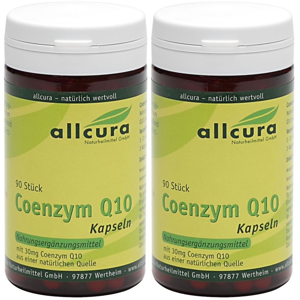 Zwei Flaschen mit weißen Deckeln. Aufschrift: allcura Coenzym Q10 Kapseln. 90 Stück. Nahrungsergänzungsmittel.