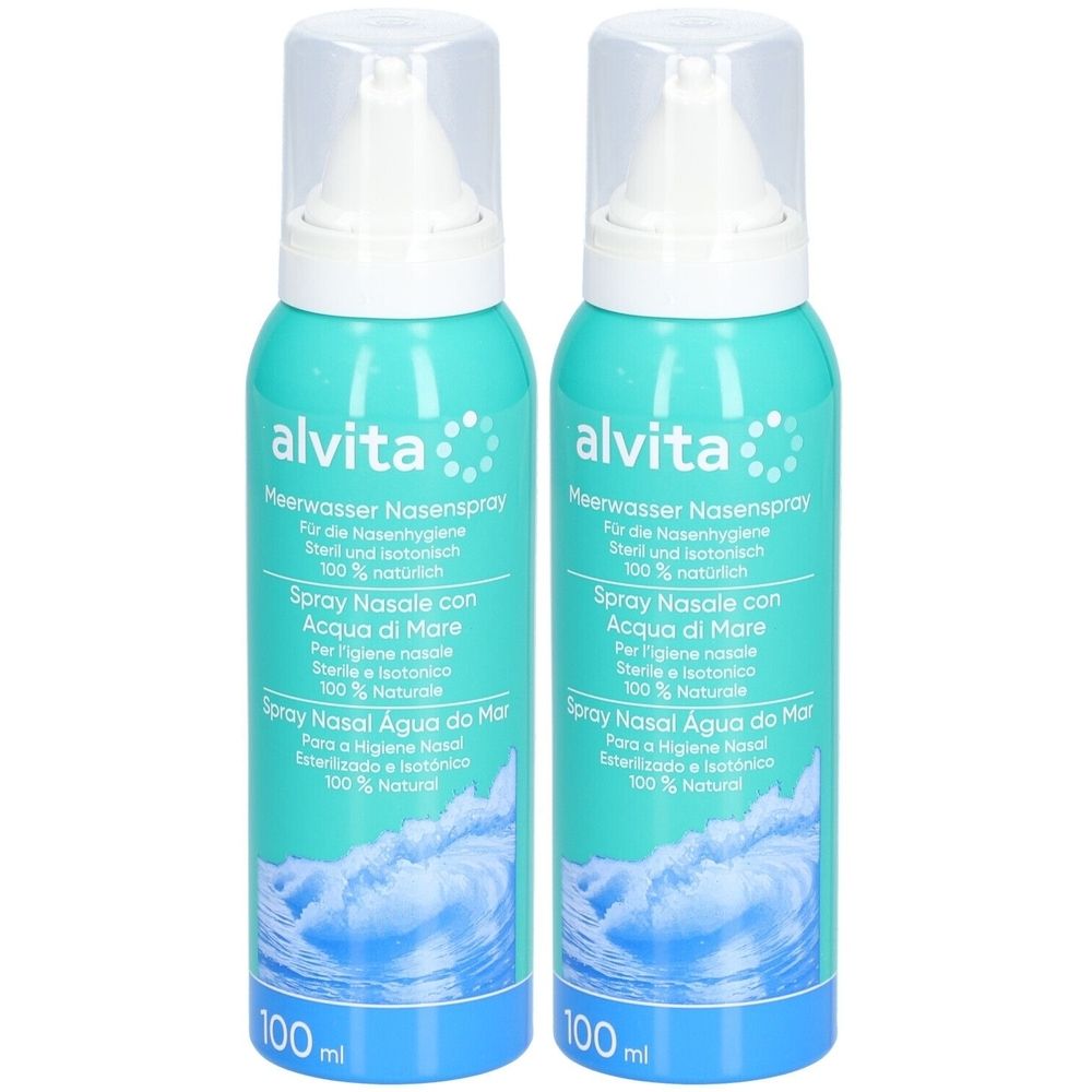 Zwei Nasenspray-Flaschen mit weißem Sprühkopf und türkisfarbener Hülle. Aufschrift: alvita, Meerwasser Nasenspray. 100 ml.