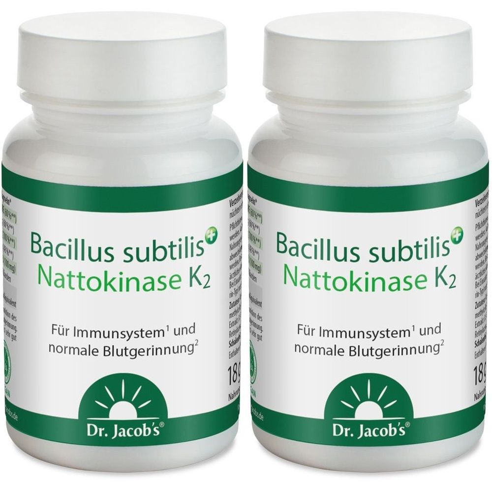 Zwei weiße Flaschen mit grünen Etiketten. Aufschrift: Bacillus subtilis Nattokinase K2. Dr. Jacob's Logo.