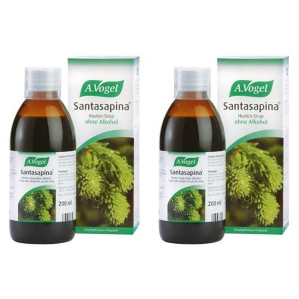 Zwei Flaschen Santasapina Husten-Sirup mit Verpackung. Braune Flüssigkeit in Glasflaschen mit weißem Deckel. Verpackung mit Produktnamen und Logo.