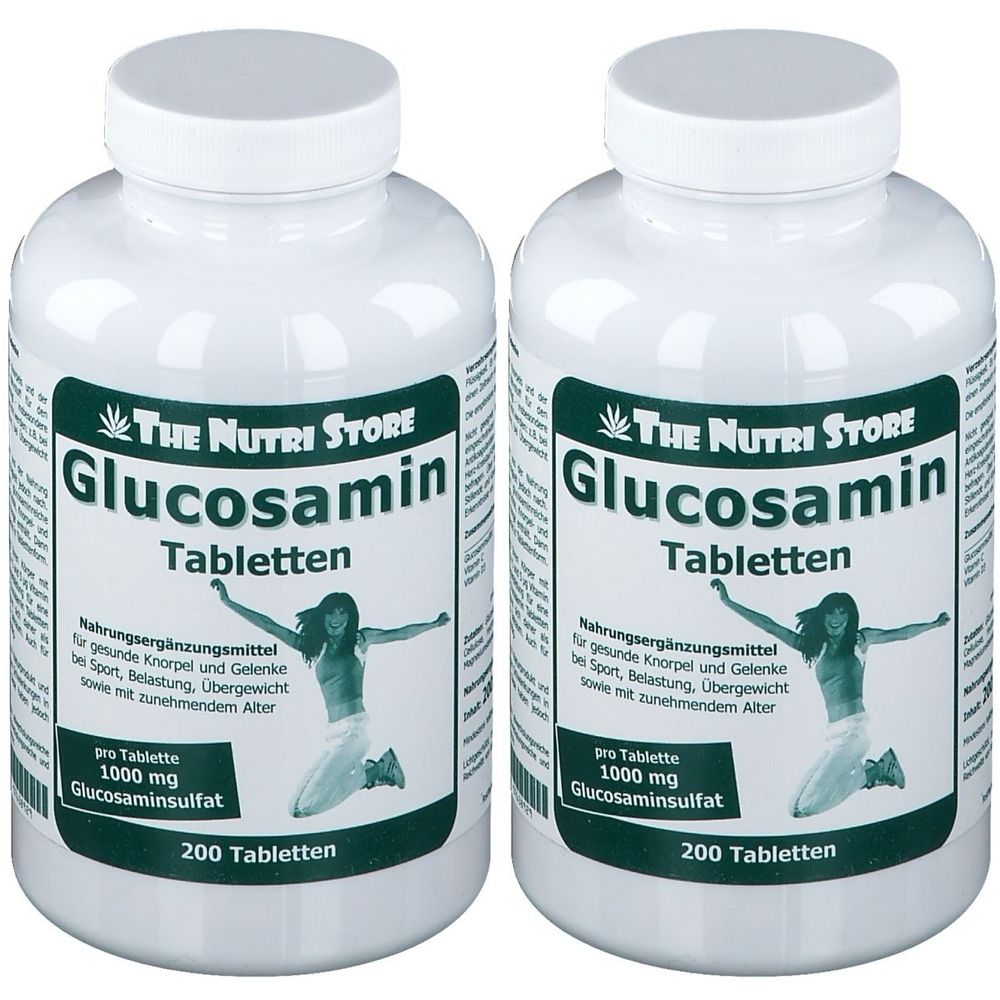 Zwei weiße Flaschen mit Etiketten. Aufschrift: Glucosamin Tabletten, 1000 mg, 200 Tabletten. Marke: The Nutri Store.