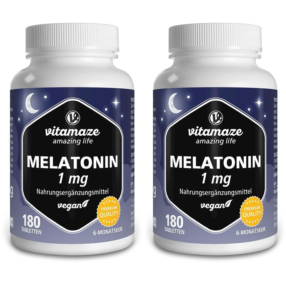 Zwei Flaschen mit Melatonin 1 mg. Aufschrift: vitamaze, vegan, 180 Tabletten. Premium Qualität.