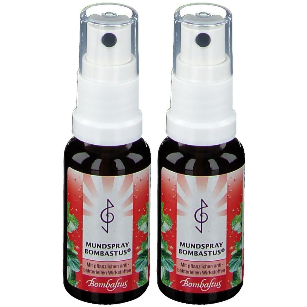 Zwei Sprühflaschen mit weißem Sprühkopf. Auf den Etiketten steht "Mundspray Bombastus" und "Mit pflanzlichen antibakteriellen Wirkstoffen".