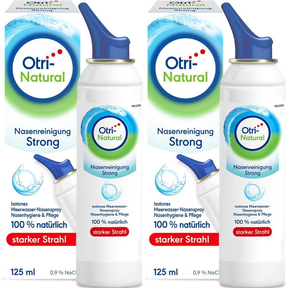 Mehrere Flaschen Nasenspray. Aufschrift: Otri-Natural, Nasenreinigung Strong, 100% natürlich. Blaue Sprühaufsätze. Weiße Verpackung.